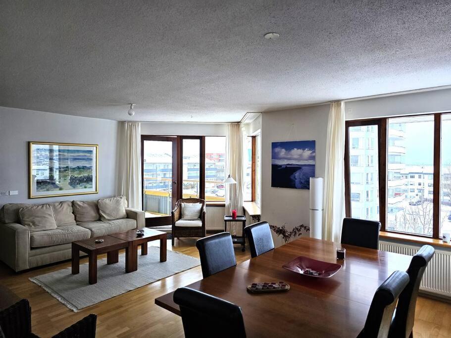Family Penthouse With Great View Lägenhet Garthabaer Exteriör bild